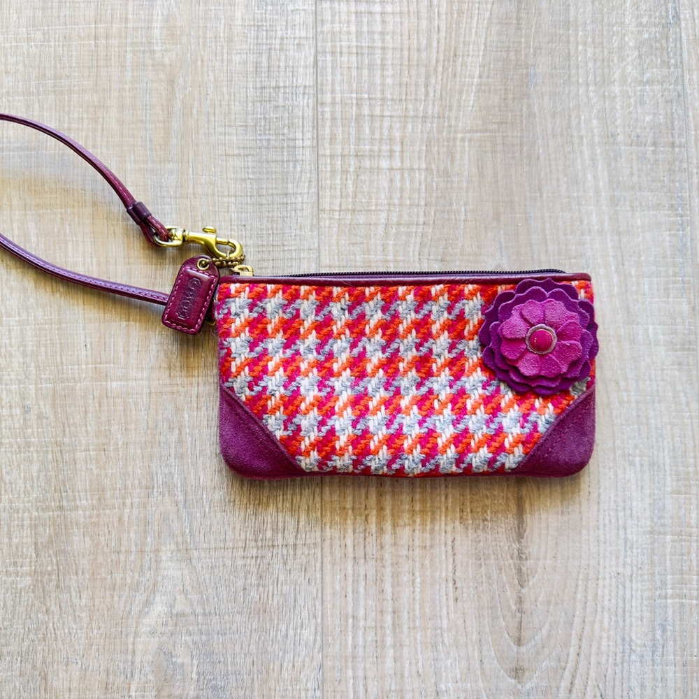 Vintage Coach Houndstooth Wristlet Clutch